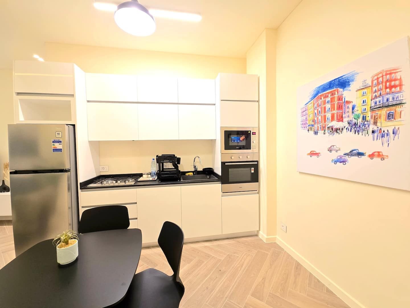 Kitchen and dining table, Sioufi 1-Bedroom with 2 Bathrooms