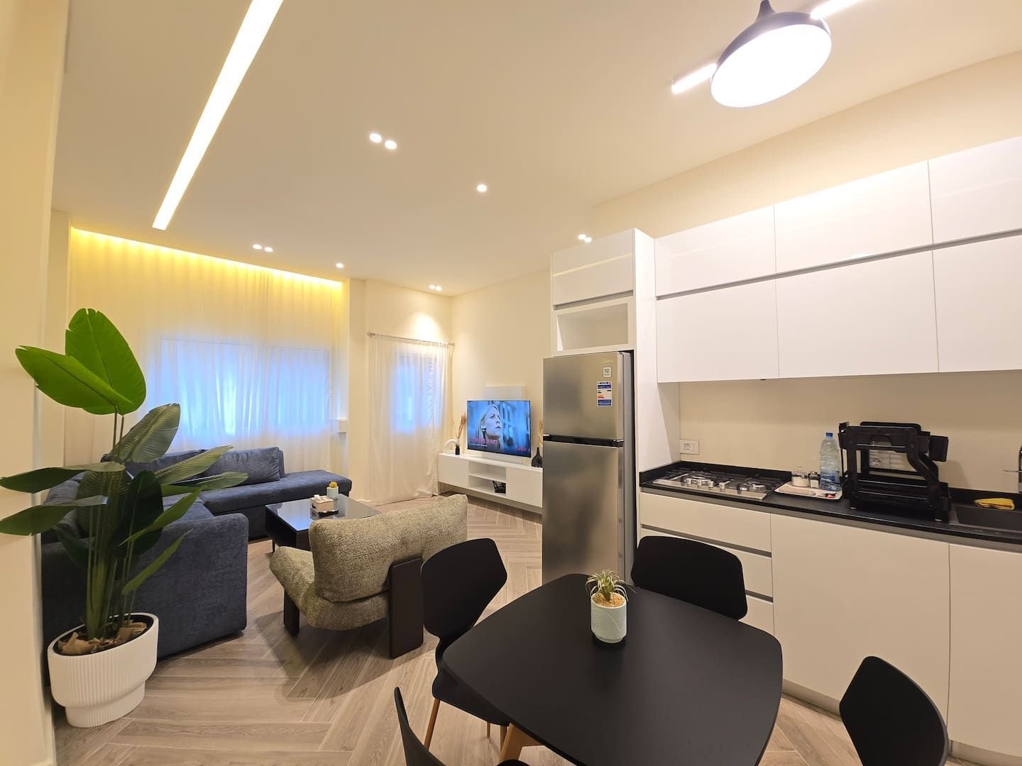 Open-plan living and kitchen, Sioufi 1-Bedroom with 2 Bathrooms