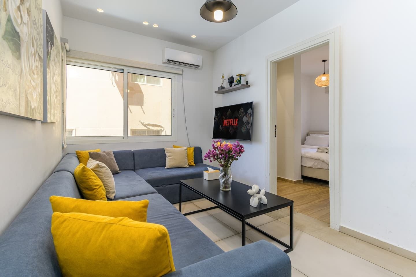 Living room with corner sofa, Badaro 2-Bedroom with 2 Queen Beds