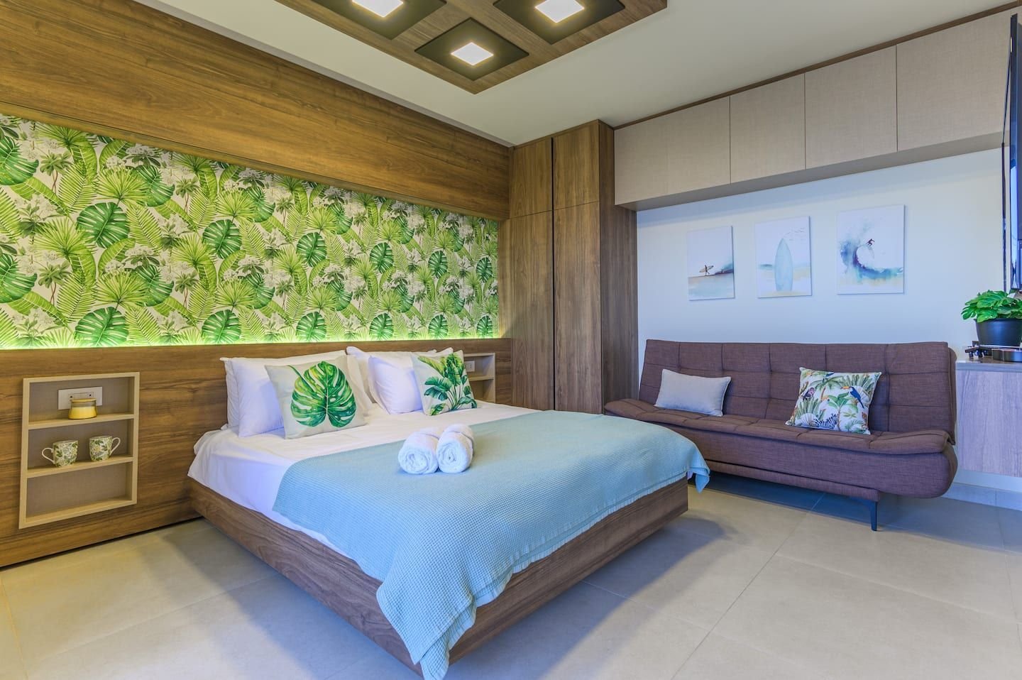 Studio with tropical feature wall, Stitch Studio in Batroun with Garden & Sea View