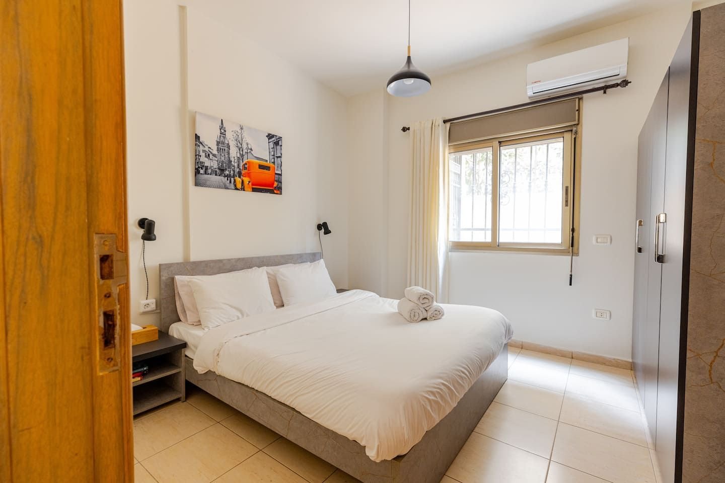 Bedroom with queen bed, Modern 1-Bedroom with Private Entrance & Terrace