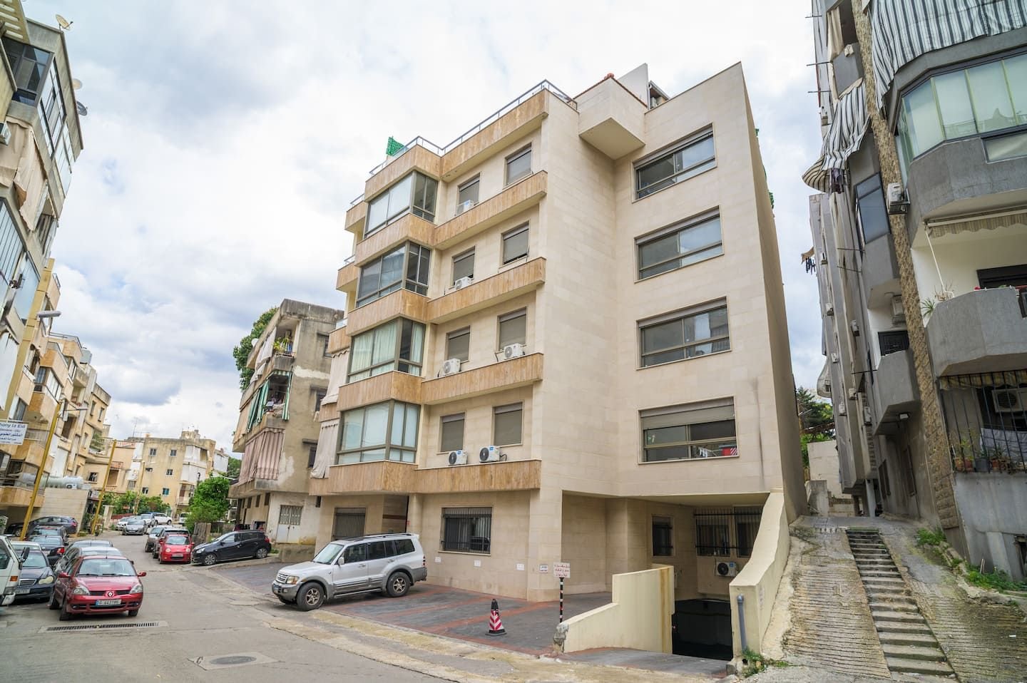 The building, Modern Rooftop 1-Bedroom in Bauchrieh
