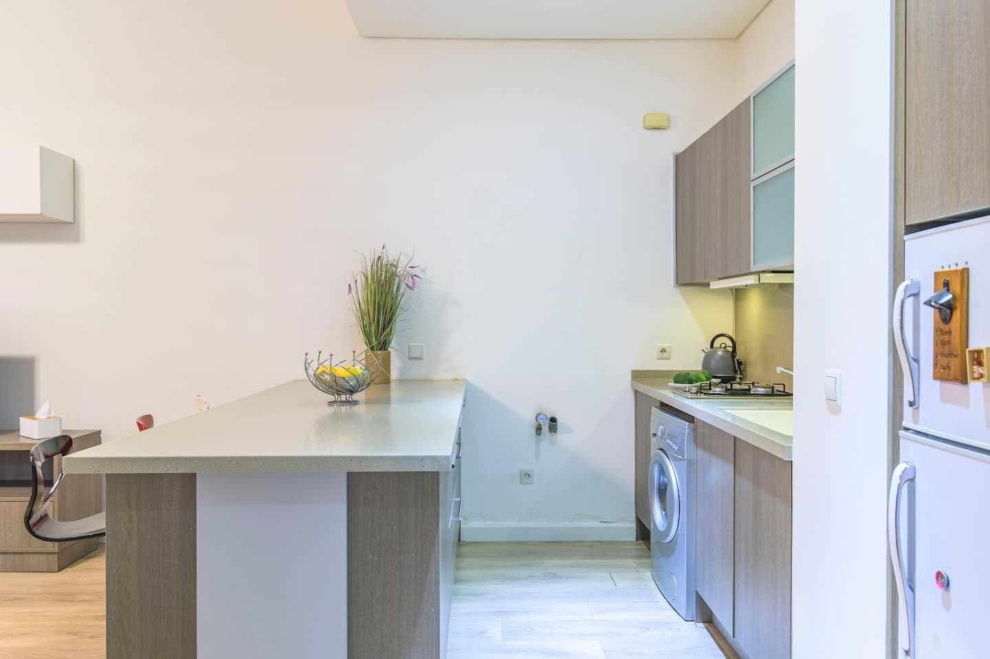 Kitchen and dining area, Comfy 1-Bedroom with Indoor Pool & Gym