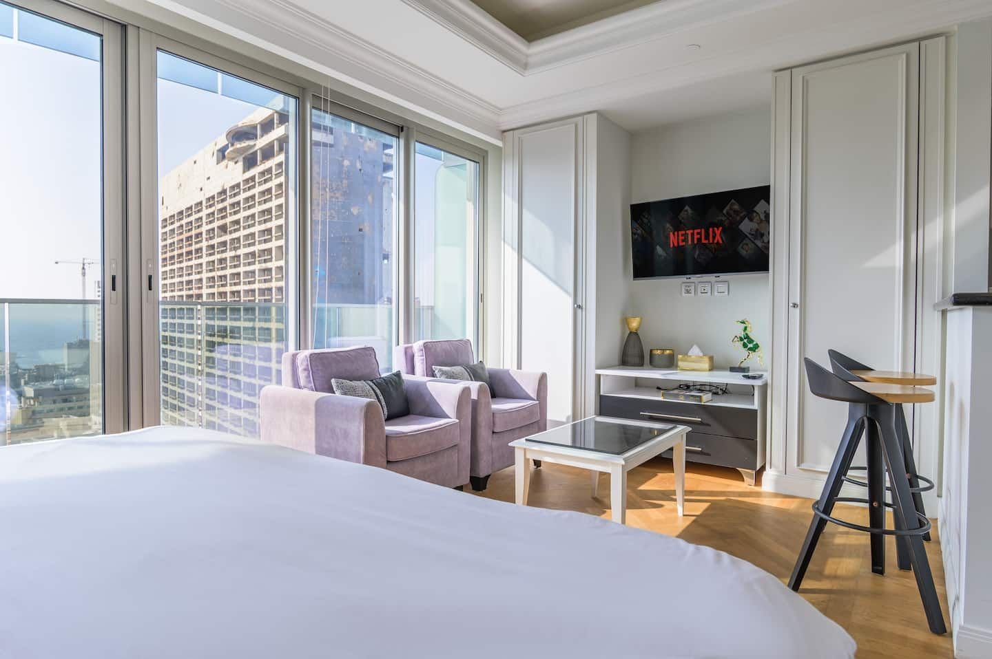 Studio lounge with city view, Sea Breeze Studio in the Versace Tower