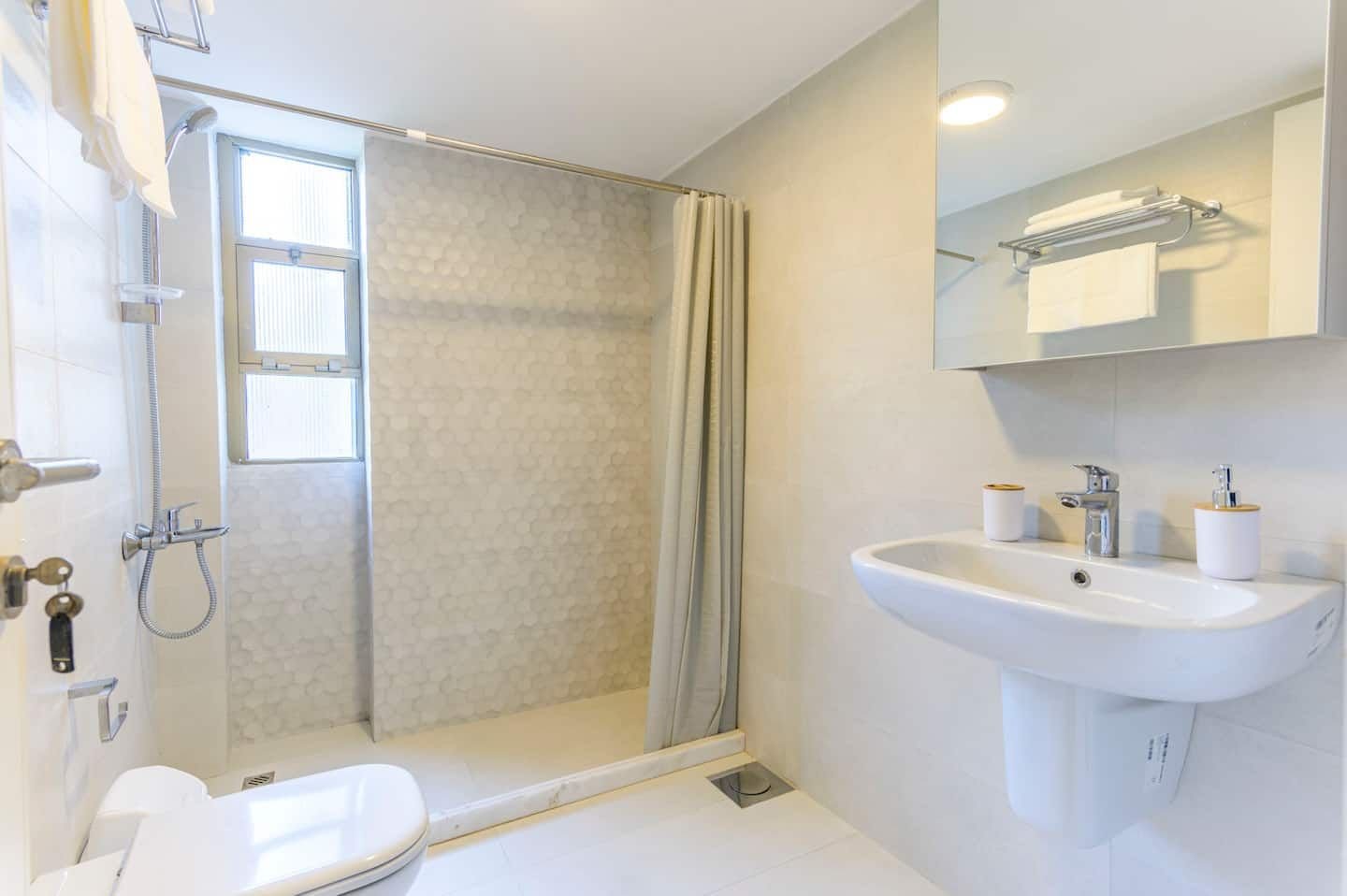 Bathroom with walk-in shower, Flat 2A (red interior) at Saifi 300, Tabaris